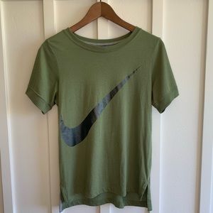 Nike Swoosh Graphic Tee Women’s
